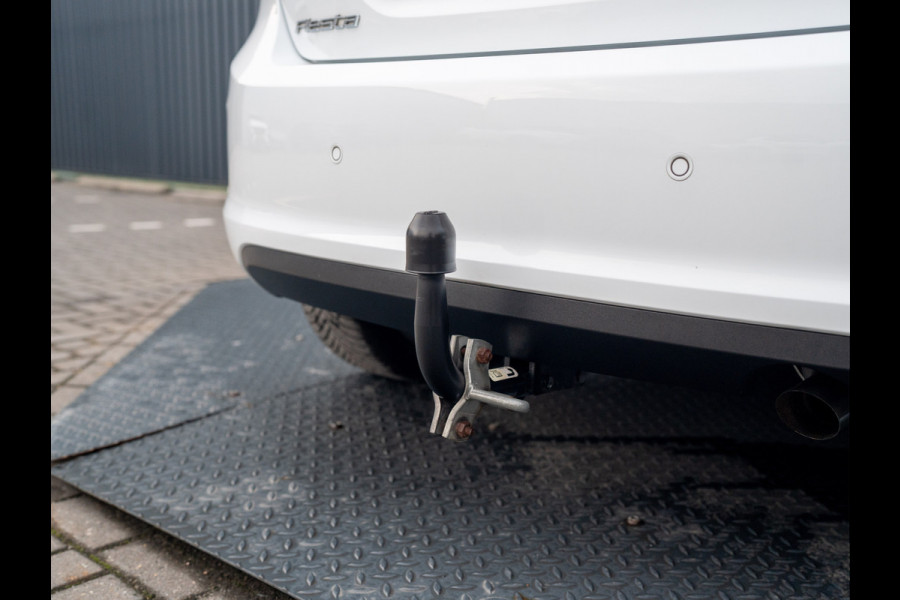 Ford Fiesta 1.0 EcoB. Aut. Titanium | Trekhaak | Stoel & Stuur verw. | Camera | Navi | PDC V&A | Prijs Rijklaar!! Ford Fiesta 1.0 EcoB. Aut. Titanium | Trekhaak | Stoel & Stuur verw. | Camera | Navi | PDC V&A | Prijs Rijklaar!!