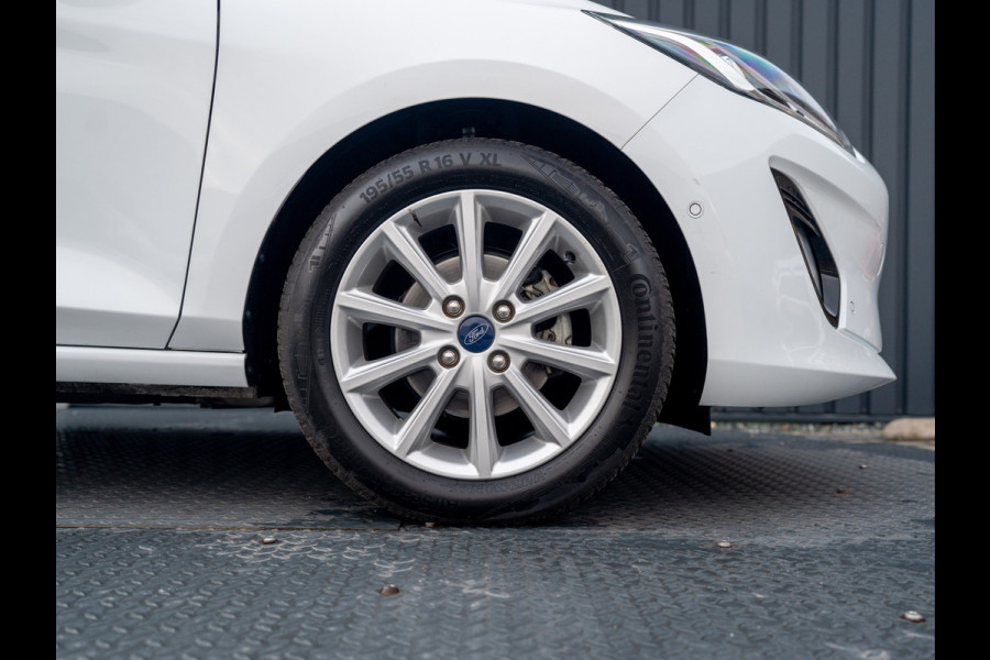 Ford Fiesta 1.0 EcoB. Aut. Titanium | Trekhaak | Stoel & Stuur verw. | Camera | Navi | PDC V&A | Prijs Rijklaar!! Ford Fiesta 1.0 EcoB. Aut. Titanium | Trekhaak | Stoel & Stuur verw. | Camera | Navi | PDC V&A | Prijs Rijklaar!!