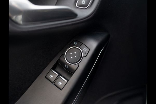 Ford Fiesta 1.0 EcoB. Aut. Titanium | Trekhaak | Stoel & Stuur verw. | Camera | Navi | PDC V&A | Prijs Rijklaar!! Ford Fiesta 1.0 EcoB. Aut. Titanium | Trekhaak | Stoel & Stuur verw. | Camera | Navi | PDC V&A | Prijs Rijklaar!!