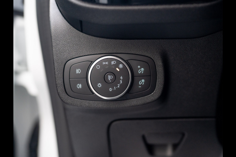 Ford Fiesta 1.0 EcoB. Aut. Titanium | Trekhaak | Stoel & Stuur verw. | Camera | Navi | PDC V&A | Prijs Rijklaar!! Ford Fiesta 1.0 EcoB. Aut. Titanium | Trekhaak | Stoel & Stuur verw. | Camera | Navi | PDC V&A | Prijs Rijklaar!!