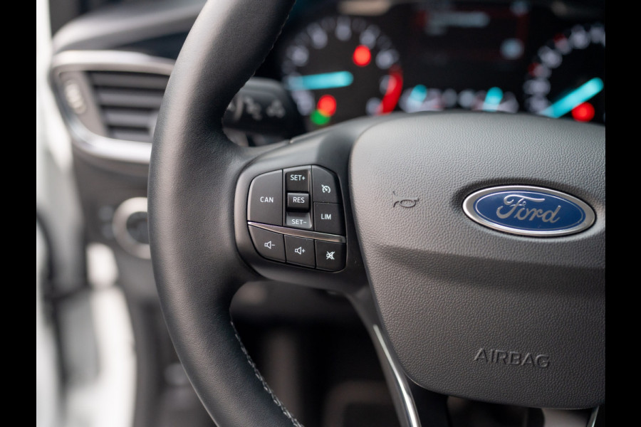 Ford Fiesta 1.0 EcoB. Aut. Titanium | Trekhaak | Stoel & Stuur verw. | Camera | Navi | PDC V&A | Prijs Rijklaar!! Ford Fiesta 1.0 EcoB. Aut. Titanium | Trekhaak | Stoel & Stuur verw. | Camera | Navi | PDC V&A | Prijs Rijklaar!!