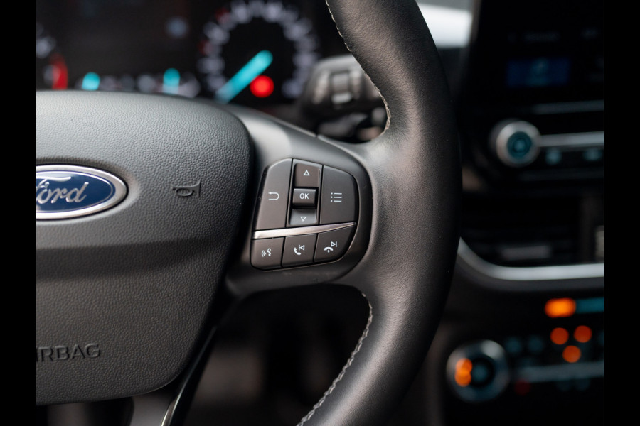 Ford Fiesta 1.0 EcoB. Aut. Titanium | Trekhaak | Stoel & Stuur verw. | Camera | Navi | PDC V&A | Prijs Rijklaar!! Ford Fiesta 1.0 EcoB. Aut. Titanium | Trekhaak | Stoel & Stuur verw. | Camera | Navi | PDC V&A | Prijs Rijklaar!!