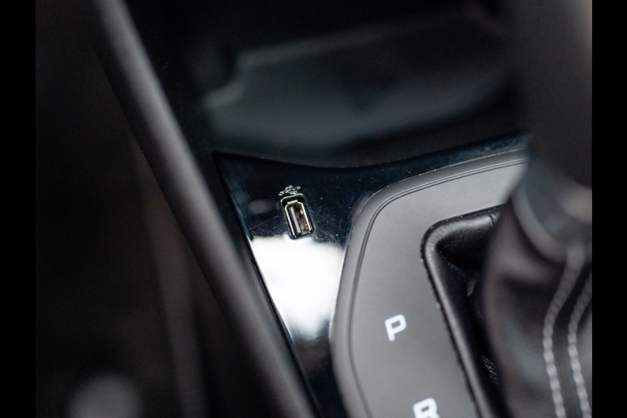 Ford Fiesta 1.0 EcoB. Aut. Titanium | Trekhaak | Stoel & Stuur verw. | Camera | Navi | PDC V&A | Prijs Rijklaar!! Ford Fiesta 1.0 EcoB. Aut. Titanium | Trekhaak | Stoel & Stuur verw. | Camera | Navi | PDC V&A | Prijs Rijklaar!!