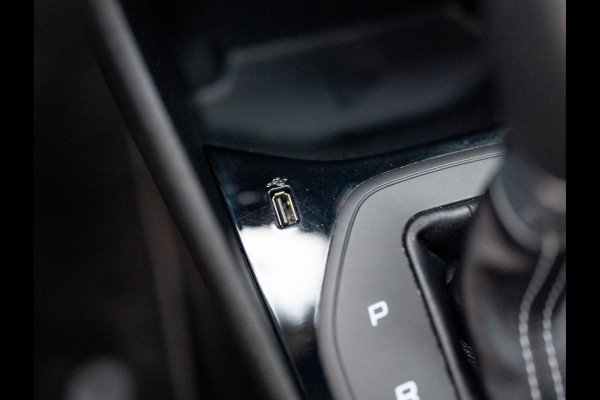 Ford Fiesta 1.0 EcoB. Aut. Titanium | Trekhaak | Stoel & Stuur verw. | Camera | Navi | PDC V&A | Prijs Rijklaar!! Ford Fiesta 1.0 EcoB. Aut. Titanium | Trekhaak | Stoel & Stuur verw. | Camera | Navi | PDC V&A | Prijs Rijklaar!!