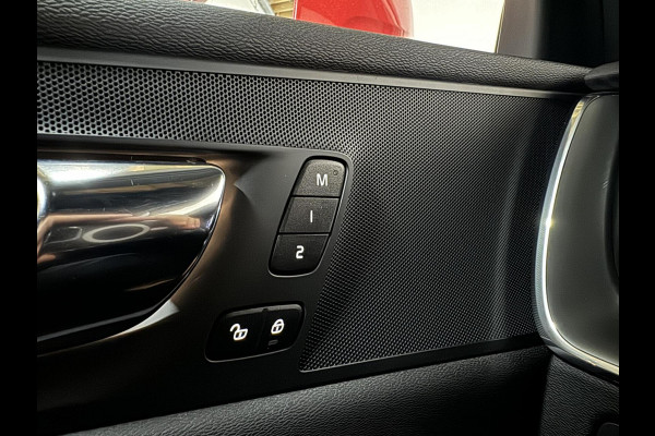 Volvo XC60 2.0 T8 Twin Engine AWD Pano Memory 360° HUD Autopilot Carplay Trekh.