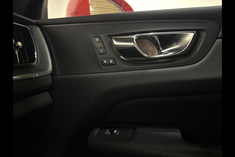 Volvo XC60 2.0 T8 Twin Engine AWD Pano Memory 360° HUD Autopilot Carplay Trekh.