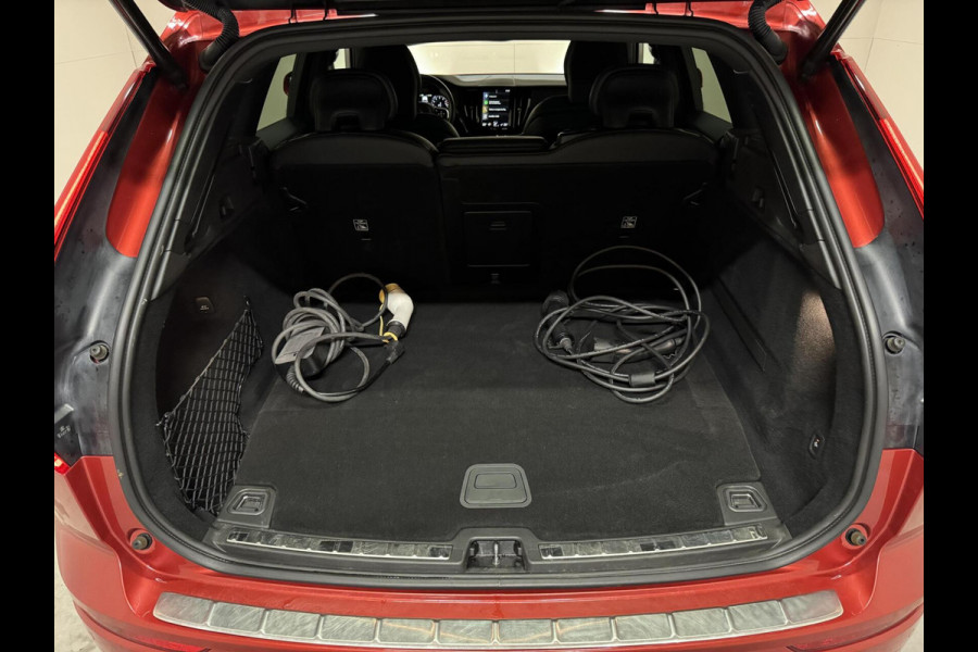 Volvo XC60 2.0 T8 Twin Engine AWD Pano Memory 360° HUD Autopilot Carplay Trekh.