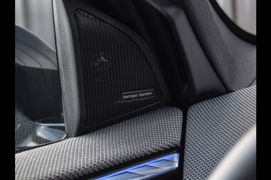 BMW X3 30e xDRIVE | M-SPORT PRO | ADAPTIVE SUSPENSION | PANORAMADAK | DRIVING ASSISTANT PLUS | COMFORT ACCESS | TREKHAAK | ICONIC GLOW