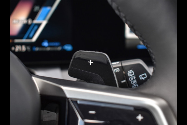 BMW X3 30e xDRIVE | M-SPORT PRO | ADAPTIVE SUSPENSION | PANORAMADAK | DRIVING ASSISTANT PLUS | COMFORT ACCESS | TREKHAAK | ICONIC GLOW