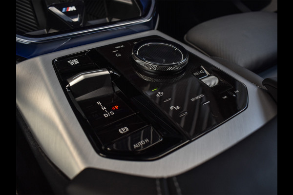 BMW X3 30e xDRIVE | M-SPORT PRO | ADAPTIVE SUSPENSION | PANORAMADAK | DRIVING ASSISTANT PLUS | COMFORT ACCESS | TREKHAAK | ICONIC GLOW