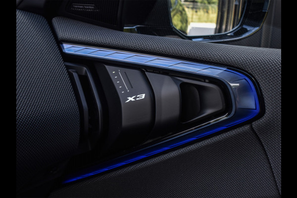 BMW X3 30e xDRIVE | M-SPORT PRO | ADAPTIVE SUSPENSION | PANORAMADAK | DRIVING ASSISTANT PLUS | COMFORT ACCESS | TREKHAAK | ICONIC GLOW