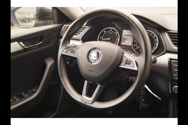 Škoda Superb Combi 1.6 TDI Ambition Bns -NAVI-XENON-ECC-PDC-