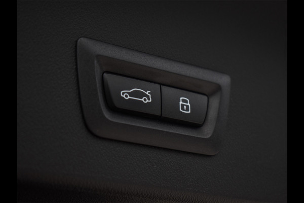 BMW X3 30e xDRIVE | M-SPORT PRO | ADAPTIVE SUSPENSION | PANORAMADAK | DRIVING ASSISTANT PLUS | COMFORT ACCESS | TREKHAAK | ICONIC GLOW