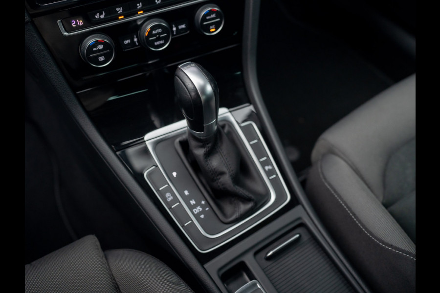 Volkswagen Golf 1.5 TSI Highline Business | Groot navi | Virtual Cockpit | Adapt. cr. | Camera | Stoel & Stuur verw. | Prijs Rijklaar!! Volkswagen Golf 1.5 TSI Highline Business | Groot navi | Virtual Cockpit | Adapt. cr. | Camera | Stoel & Stuur verw. | Prijs Rijklaar!!