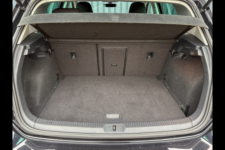 Volkswagen Golf 1.5 TSI Highline Business | Groot navi | Virtual Cockpit | Adapt. cr. | Camera | Stoel & Stuur verw. | Prijs Rijklaar!! Volkswagen Golf 1.5 TSI Highline Business | Groot navi | Virtual Cockpit | Adapt. cr. | Camera | Stoel & Stuur verw. | Prijs Rijklaar!!