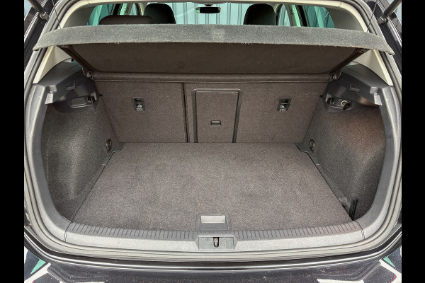 Volkswagen Golf 1.5 TSI Highline Business | Groot navi | Virtual Cockpit | Adapt. cr. | Camera | Stoel & Stuur verw. | Prijs Rijklaar!! Volkswagen Golf 1.5 TSI Highline Business | Groot navi | Virtual Cockpit | Adapt. cr. | Camera | Stoel & Stuur verw. | Prijs Rijklaar!!