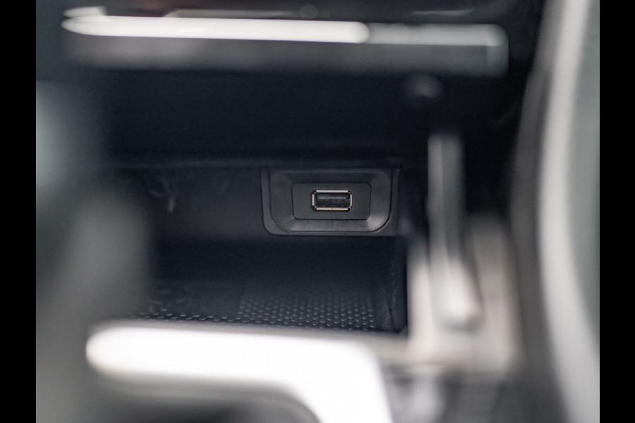 Volkswagen Golf 1.5 TSI Highline Business | Groot navi | Virtual Cockpit | Adapt. cr. | Camera | Stoel & Stuur verw. | Prijs Rijklaar!! Volkswagen Golf 1.5 TSI Highline Business | Groot navi | Virtual Cockpit | Adapt. cr. | Camera | Stoel & Stuur verw. | Prijs Rijklaar!!