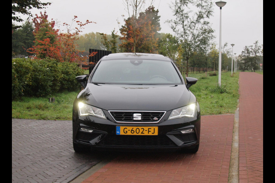 Seat Leon 1.5 TSI FR Business Intense | Elektrisch glazen panorama-dak | Camera | Cruise Control | NL-Auto | Seat Leon 1.5 TSI FR Business Intense | Elektrisch glazen panorama-dak | Camera | Cruise Control | NL-Auto |