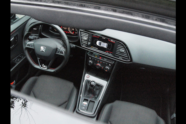 Seat Leon 1.5 TSI FR Business Intense | Elektrisch glazen panorama-dak | Camera | Cruise Control | NL-Auto | Seat Leon 1.5 TSI FR Business Intense | Elektrisch glazen panorama-dak | Camera | Cruise Control | NL-Auto |