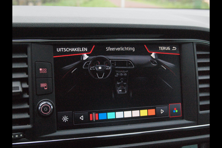 Seat Leon 1.5 TSI FR Business Intense | Elektrisch glazen panorama-dak | Camera | Cruise Control | NL-Auto | Seat Leon 1.5 TSI FR Business Intense | Elektrisch glazen panorama-dak | Camera | Cruise Control | NL-Auto |