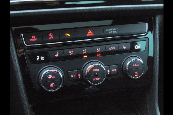 Seat Leon 1.5 TSI FR Business Intense | Elektrisch glazen panorama-dak | Camera | Cruise Control | NL-Auto | Seat Leon 1.5 TSI FR Business Intense | Elektrisch glazen panorama-dak | Camera | Cruise Control | NL-Auto |