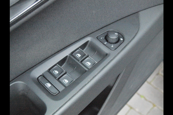 Seat Leon 1.5 TSI FR Business Intense | Elektrisch glazen panorama-dak | Camera | Cruise Control | NL-Auto | Seat Leon 1.5 TSI FR Business Intense | Elektrisch glazen panorama-dak | Camera | Cruise Control | NL-Auto |