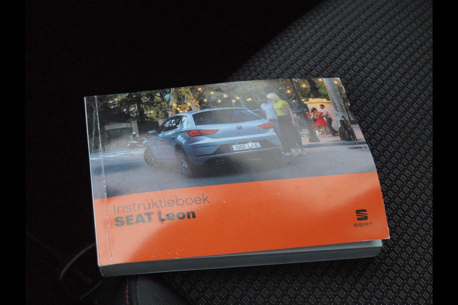 Seat Leon 1.5 TSI FR Business Intense | Elektrisch glazen panorama-dak | Camera | Cruise Control | NL-Auto | Seat Leon 1.5 TSI FR Business Intense | Elektrisch glazen panorama-dak | Camera | Cruise Control | NL-Auto |