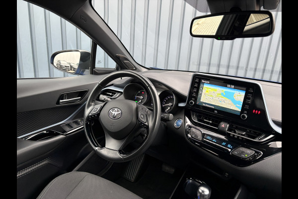 Toyota C-HR 1.8 Hybrid First Edition | Bi-Tone | JBL | Blind Spot | Navi | Pakeersensoren | Apple Carplay | Prijs Rijklaar!! Toyota C-HR 1.8 Hybrid First Edition | Bi-Tone | JBL | Blind Spot | Navi | Pakeersensoren | Apple Carplay | Prijs Rijklaar!!