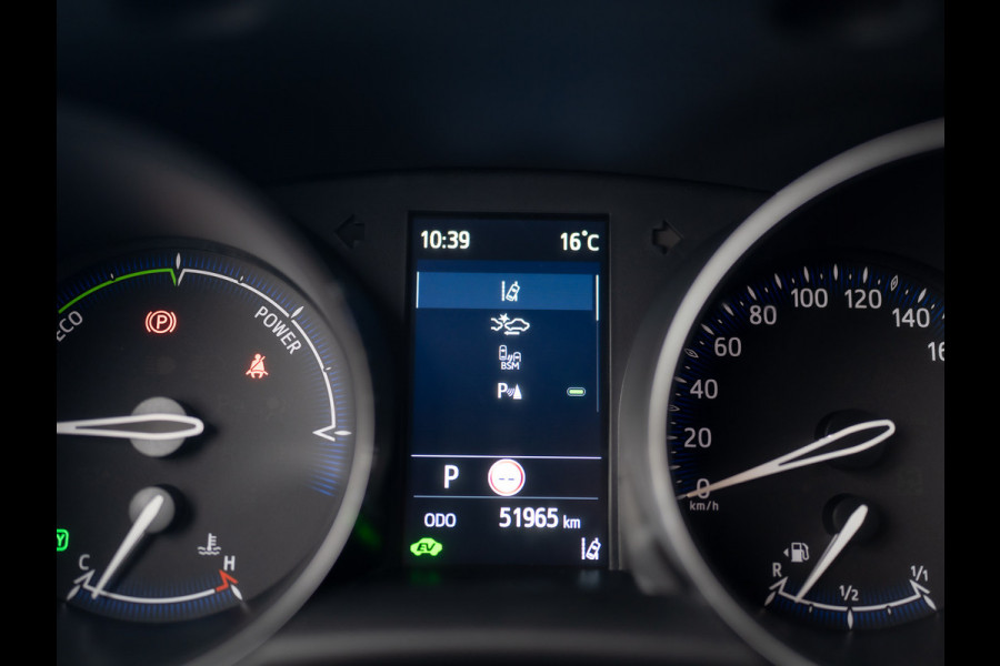 Toyota C-HR 1.8 Hybrid First Edition | Bi-Tone | JBL | Blind Spot | Navi | Pakeersensoren | Apple Carplay | Prijs Rijklaar!! Toyota C-HR 1.8 Hybrid First Edition | Bi-Tone | JBL | Blind Spot | Navi | Pakeersensoren | Apple Carplay | Prijs Rijklaar!!