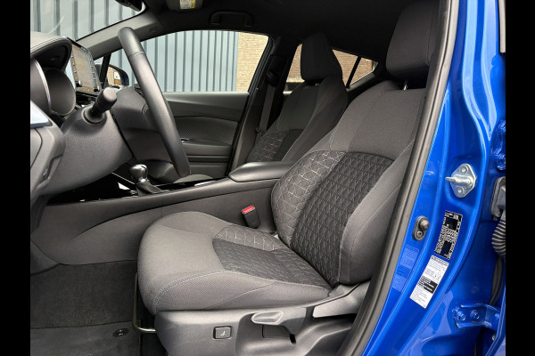 Toyota C-HR 1.8 Hybrid First Edition | Bi-Tone | JBL | Blind Spot | Navi | Pakeersensoren | Apple Carplay | Prijs Rijklaar!! Toyota C-HR 1.8 Hybrid First Edition | Bi-Tone | JBL | Blind Spot | Navi | Pakeersensoren | Apple Carplay | Prijs Rijklaar!!