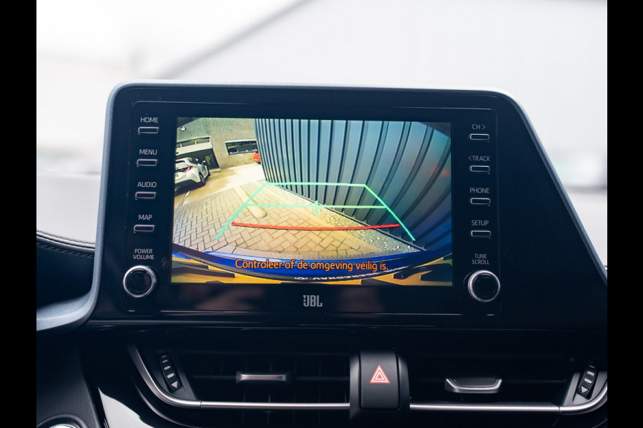 Toyota C-HR 1.8 Hybrid First Edition | Bi-Tone | JBL | Blind Spot | Navi | Pakeersensoren | Apple Carplay | Prijs Rijklaar!! Toyota C-HR 1.8 Hybrid First Edition | Bi-Tone | JBL | Blind Spot | Navi | Pakeersensoren | Apple Carplay | Prijs Rijklaar!!