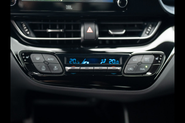 Toyota C-HR 1.8 Hybrid First Edition | Bi-Tone | JBL | Blind Spot | Navi | Pakeersensoren | Apple Carplay | Prijs Rijklaar!! Toyota C-HR 1.8 Hybrid First Edition | Bi-Tone | JBL | Blind Spot | Navi | Pakeersensoren | Apple Carplay | Prijs Rijklaar!!