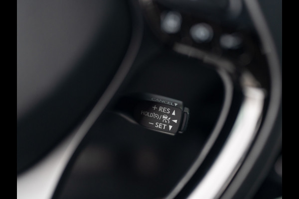 Toyota C-HR 1.8 Hybrid First Edition | Bi-Tone | JBL | Blind Spot | Navi | Pakeersensoren | Apple Carplay | Prijs Rijklaar!! Toyota C-HR 1.8 Hybrid First Edition | Bi-Tone | JBL | Blind Spot | Navi | Pakeersensoren | Apple Carplay | Prijs Rijklaar!!
