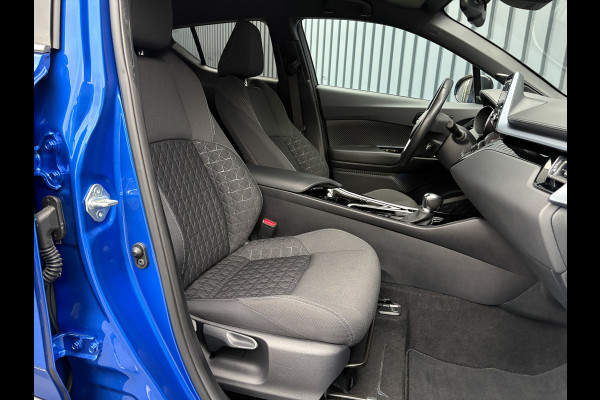 Toyota C-HR 1.8 Hybrid First Edition | Bi-Tone | JBL | Blind Spot | Navi | Pakeersensoren | Apple Carplay | Prijs Rijklaar!! Toyota C-HR 1.8 Hybrid First Edition | Bi-Tone | JBL | Blind Spot | Navi | Pakeersensoren | Apple Carplay | Prijs Rijklaar!!