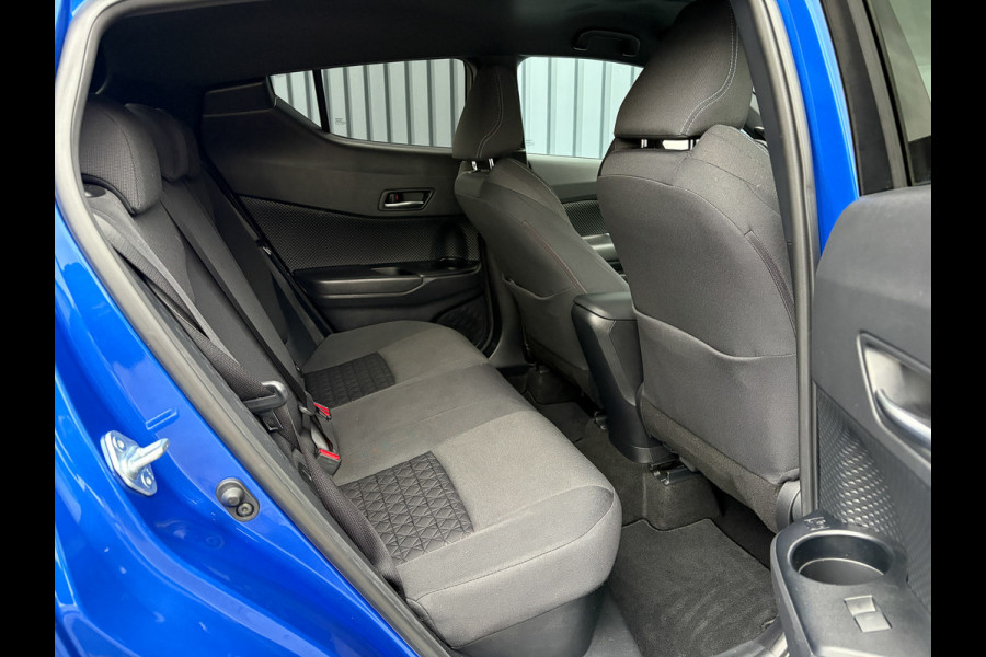 Toyota C-HR 1.8 Hybrid First Edition | Bi-Tone | JBL | Blind Spot | Navi | Pakeersensoren | Apple Carplay | Prijs Rijklaar!! Toyota C-HR 1.8 Hybrid First Edition | Bi-Tone | JBL | Blind Spot | Navi | Pakeersensoren | Apple Carplay | Prijs Rijklaar!!