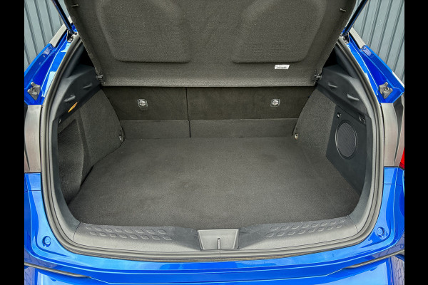 Toyota C-HR 1.8 Hybrid First Edition | Bi-Tone | JBL | Blind Spot | Navi | Pakeersensoren | Apple Carplay | Prijs Rijklaar!! Toyota C-HR 1.8 Hybrid First Edition | Bi-Tone | JBL | Blind Spot | Navi | Pakeersensoren | Apple Carplay | Prijs Rijklaar!!