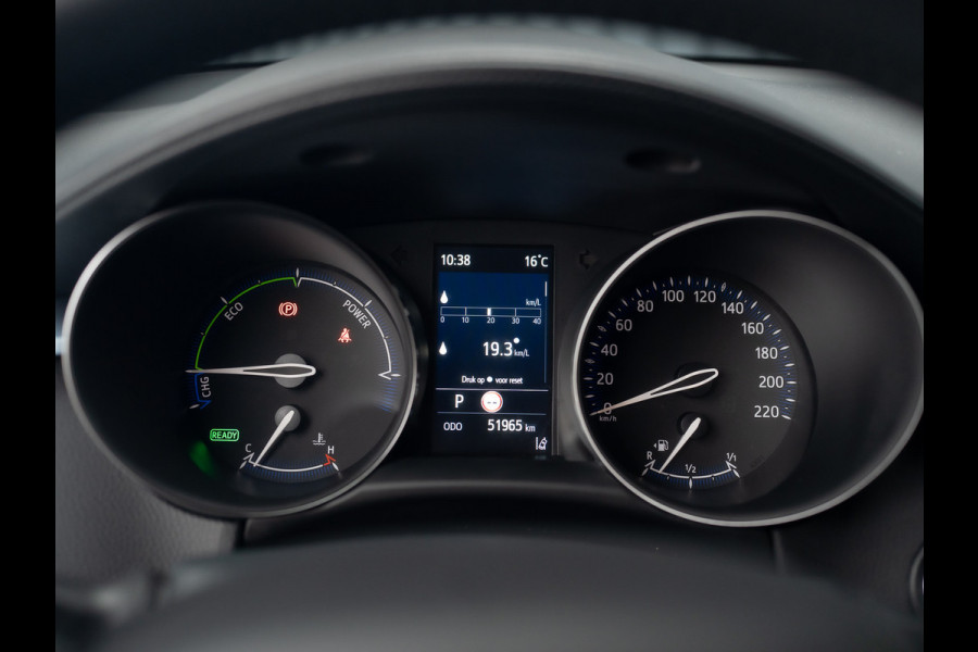 Toyota C-HR 1.8 Hybrid First Edition | Bi-Tone | JBL | Blind Spot | Navi | Pakeersensoren | Apple Carplay | Prijs Rijklaar!! Toyota C-HR 1.8 Hybrid First Edition | Bi-Tone | JBL | Blind Spot | Navi | Pakeersensoren | Apple Carplay | Prijs Rijklaar!!