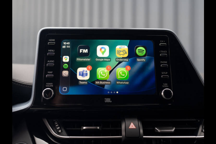 Toyota C-HR 1.8 Hybrid First Edition | Bi-Tone | JBL | Blind Spot | Navi | Pakeersensoren | Apple Carplay | Prijs Rijklaar!! Toyota C-HR 1.8 Hybrid First Edition | Bi-Tone | JBL | Blind Spot | Navi | Pakeersensoren | Apple Carplay | Prijs Rijklaar!!