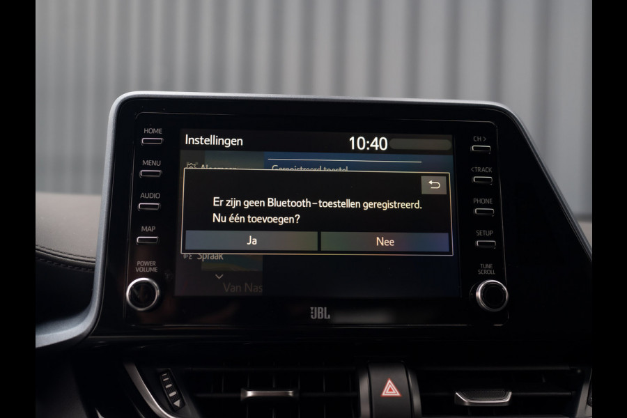 Toyota C-HR 1.8 Hybrid First Edition | Bi-Tone | JBL | Blind Spot | Navi | Pakeersensoren | Apple Carplay | Prijs Rijklaar!! Toyota C-HR 1.8 Hybrid First Edition | Bi-Tone | JBL | Blind Spot | Navi | Pakeersensoren | Apple Carplay | Prijs Rijklaar!!