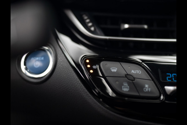 Toyota C-HR 1.8 Hybrid First Edition | Bi-Tone | JBL | Blind Spot | Navi | Pakeersensoren | Apple Carplay | Prijs Rijklaar!! Toyota C-HR 1.8 Hybrid First Edition | Bi-Tone | JBL | Blind Spot | Navi | Pakeersensoren | Apple Carplay | Prijs Rijklaar!!