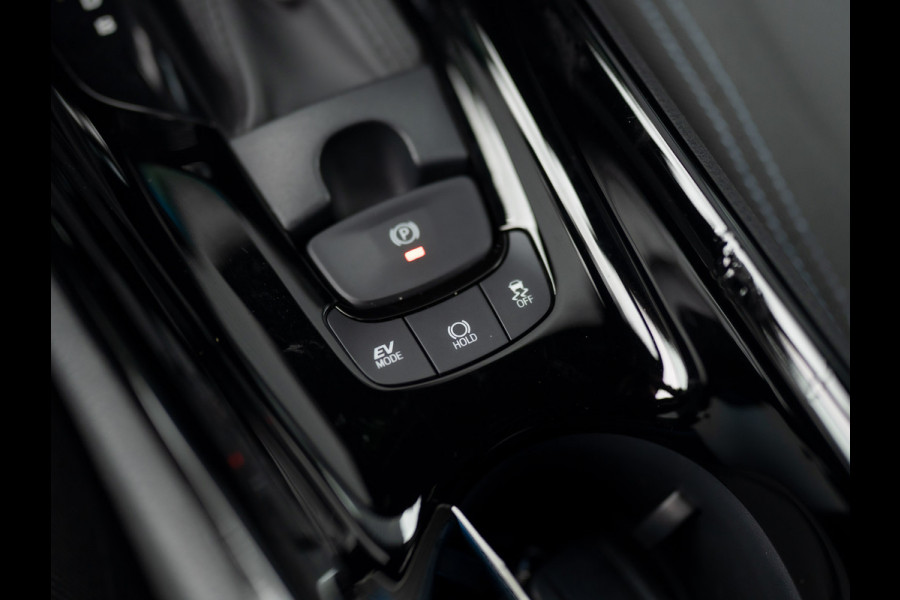 Toyota C-HR 1.8 Hybrid First Edition | Bi-Tone | JBL | Blind Spot | Navi | Pakeersensoren | Apple Carplay | Prijs Rijklaar!! Toyota C-HR 1.8 Hybrid First Edition | Bi-Tone | JBL | Blind Spot | Navi | Pakeersensoren | Apple Carplay | Prijs Rijklaar!!