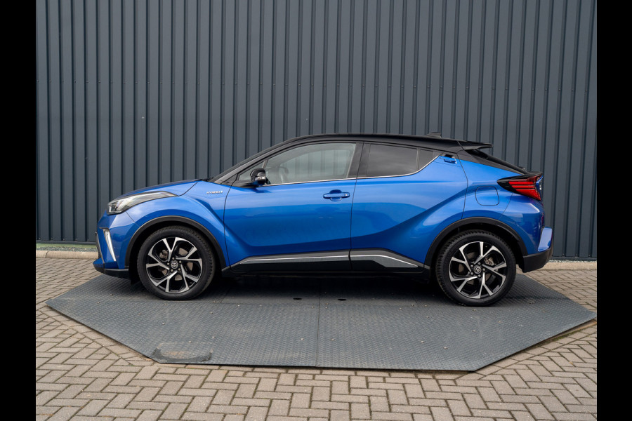 Toyota C-HR 1.8 Hybrid First Edition | Bi-Tone | JBL | Blind Spot | Navi | Pakeersensoren | Apple Carplay | Prijs Rijklaar!! Toyota C-HR 1.8 Hybrid First Edition | Bi-Tone | JBL | Blind Spot | Navi | Pakeersensoren | Apple Carplay | Prijs Rijklaar!!