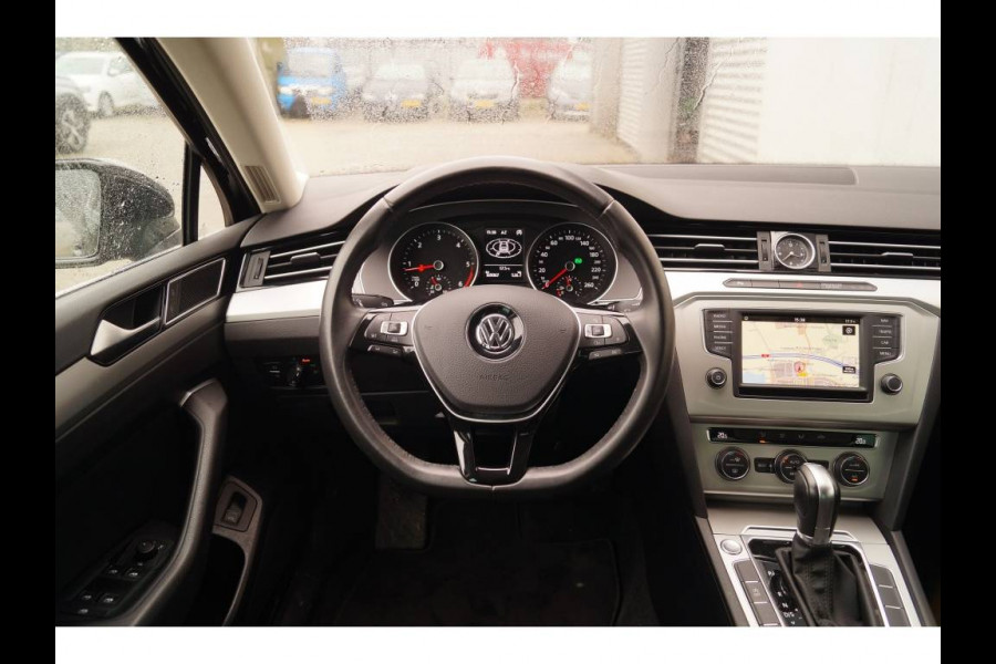 Volkswagen Passat 1.6 TDI DSG Highline -NAVI-ECC-PDC-