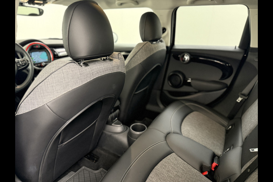 MINI Mini 1.5T 136PK Cooper Chili Navi Park-Assist Pdc-a+v WiFi-vb. Connected-Navi 1/2 Leer -Sport stoelen+Verwarmd Cruise Control LED-v+a Stoelverwarming  17"Lmv DAB Chroomline MINI Mini 1.5T 136PK Cooper Chili Navi Park-Assist Pdc-a+v WiFi-vb. Connected-Navi 1/2 Leer -Sport stoelen+Verwarmd Cruise Control LED-v+a Stoelverwarming  17"Lmv DAB Chroomline