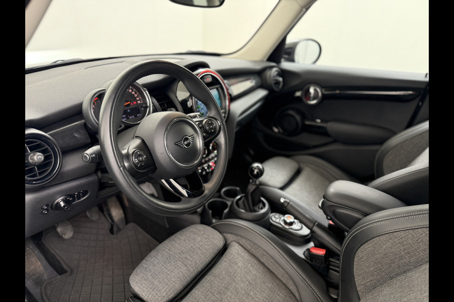 MINI Mini 1.5T 136PK Cooper Chili Navi Park-Assist Pdc-a+v WiFi-vb. Connected-Navi 1/2 Leer -Sport stoelen+Verwarmd Cruise Control LED-v+a Stoelverwarming  17"Lmv DAB Chroomline MINI Mini 1.5T 136PK Cooper Chili Navi Park-Assist Pdc-a+v WiFi-vb. Connected-Navi 1/2 Leer -Sport stoelen+Verwarmd Cruise Control LED-v+a Stoelverwarming  17"Lmv DAB Chroomline