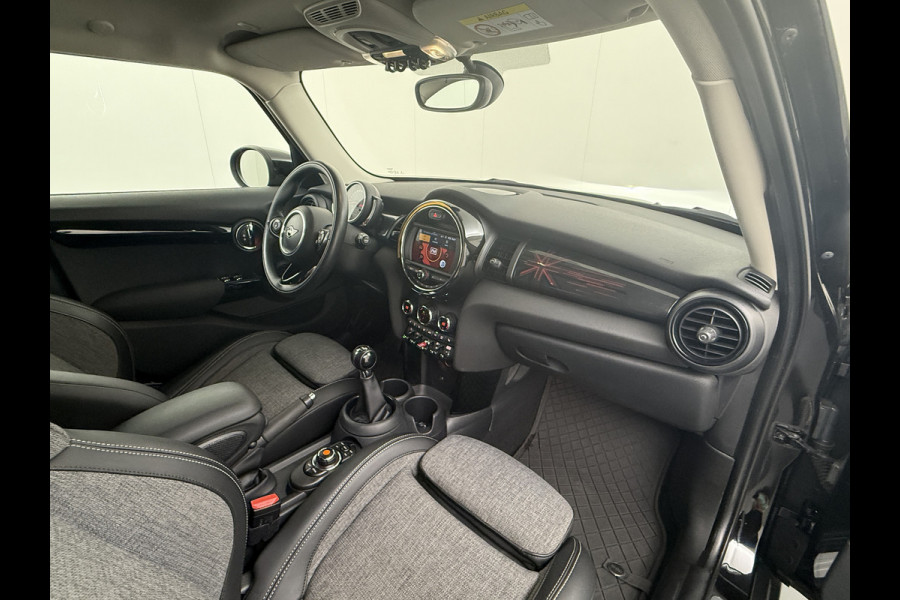 MINI Mini 1.5T 136PK Cooper Chili Navi Park-Assist Pdc-a+v WiFi-vb. Connected-Navi 1/2 Leer -Sport stoelen+Verwarmd Cruise Control LED-v+a Stoelverwarming  17"Lmv DAB Chroomline MINI Mini 1.5T 136PK Cooper Chili Navi Park-Assist Pdc-a+v WiFi-vb. Connected-Navi 1/2 Leer -Sport stoelen+Verwarmd Cruise Control LED-v+a Stoelverwarming  17"Lmv DAB Chroomline