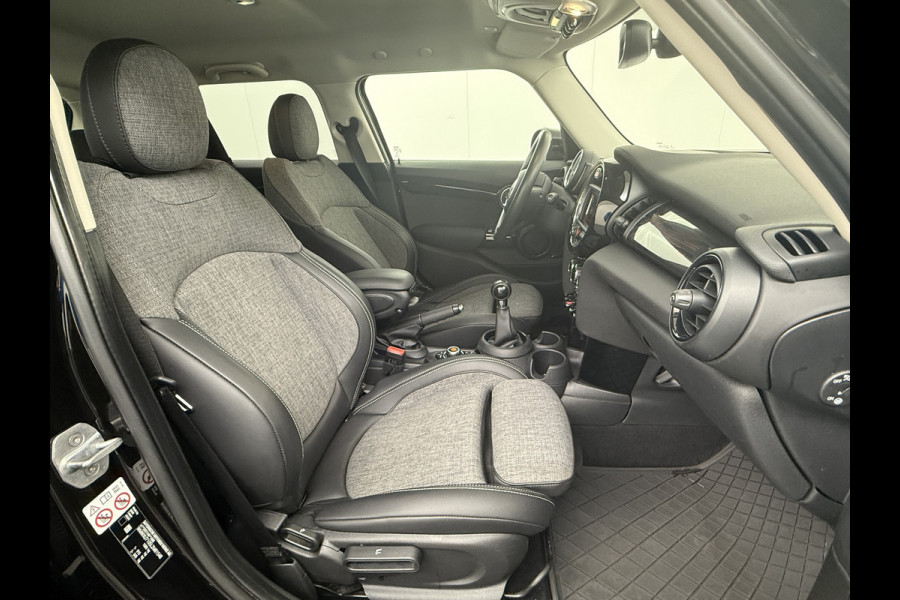 MINI Mini 1.5T 136PK Cooper Chili Navi Park-Assist Pdc-a+v WiFi-vb. Connected-Navi 1/2 Leer -Sport stoelen+Verwarmd Cruise Control LED-v+a Stoelverwarming  17"Lmv DAB Chroomline MINI Mini 1.5T 136PK Cooper Chili Navi Park-Assist Pdc-a+v WiFi-vb. Connected-Navi 1/2 Leer -Sport stoelen+Verwarmd Cruise Control LED-v+a Stoelverwarming  17"Lmv DAB Chroomline