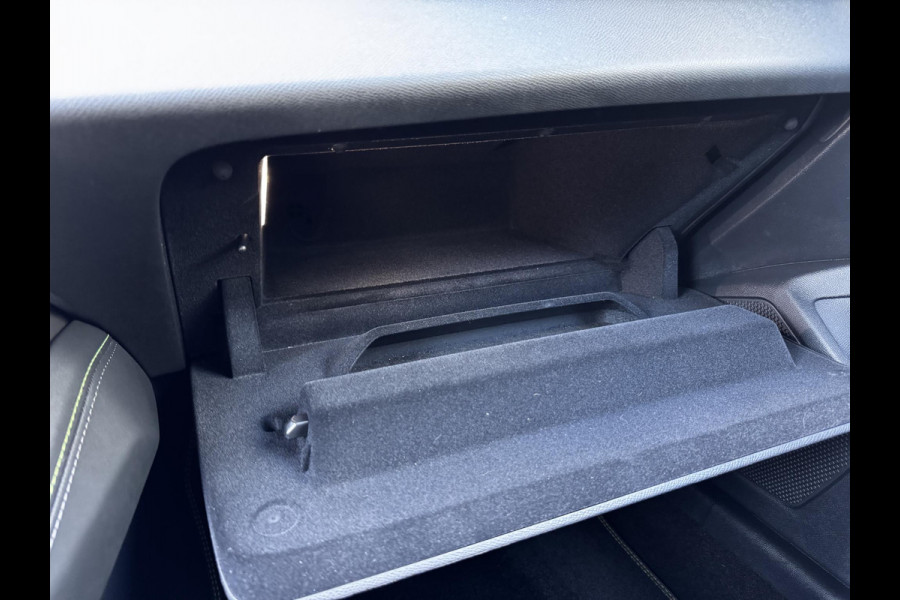 Peugeot 308 SW 1.6 Plug-in Hybrid 225 GT | Trekhaak | Aviloo 98%! | Peugeot 308 SW 1.6 Plug-in Hybrid 225 GT | Trekhaak | Aviloo 98%! |