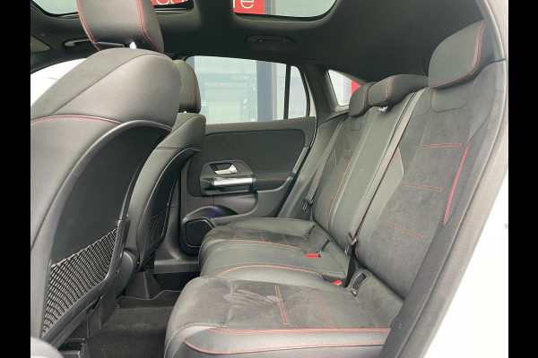 Mercedes-Benz GLA 250 e Hybride AMG Night Pakket Panorama Ambient Light Mercedes-Benz GLA 250 e Hybride AMG Night Pakket Panorama Ambient Light