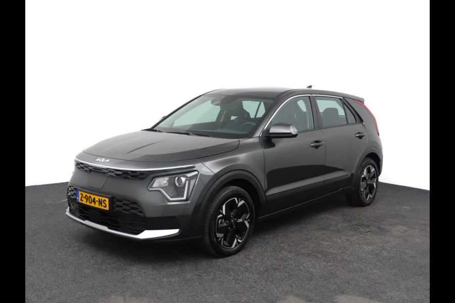 Kia Niro EV Light Edition 64.8 kWh - Navigatie - Climate Control - Apple Carplay/Android Auto - Fabrieksgarantie tot 05-2031 Kia Niro EV Light Edition 64.8 kWh - Navigatie - Climate Control - Apple Carplay/Android Auto - Fabrieksgarantie tot 05-2031